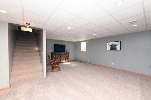 347 4th Avenue W, Hunter, ND 58048