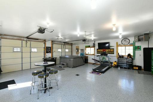 347 4th Avenue W, Hunter, ND 58048