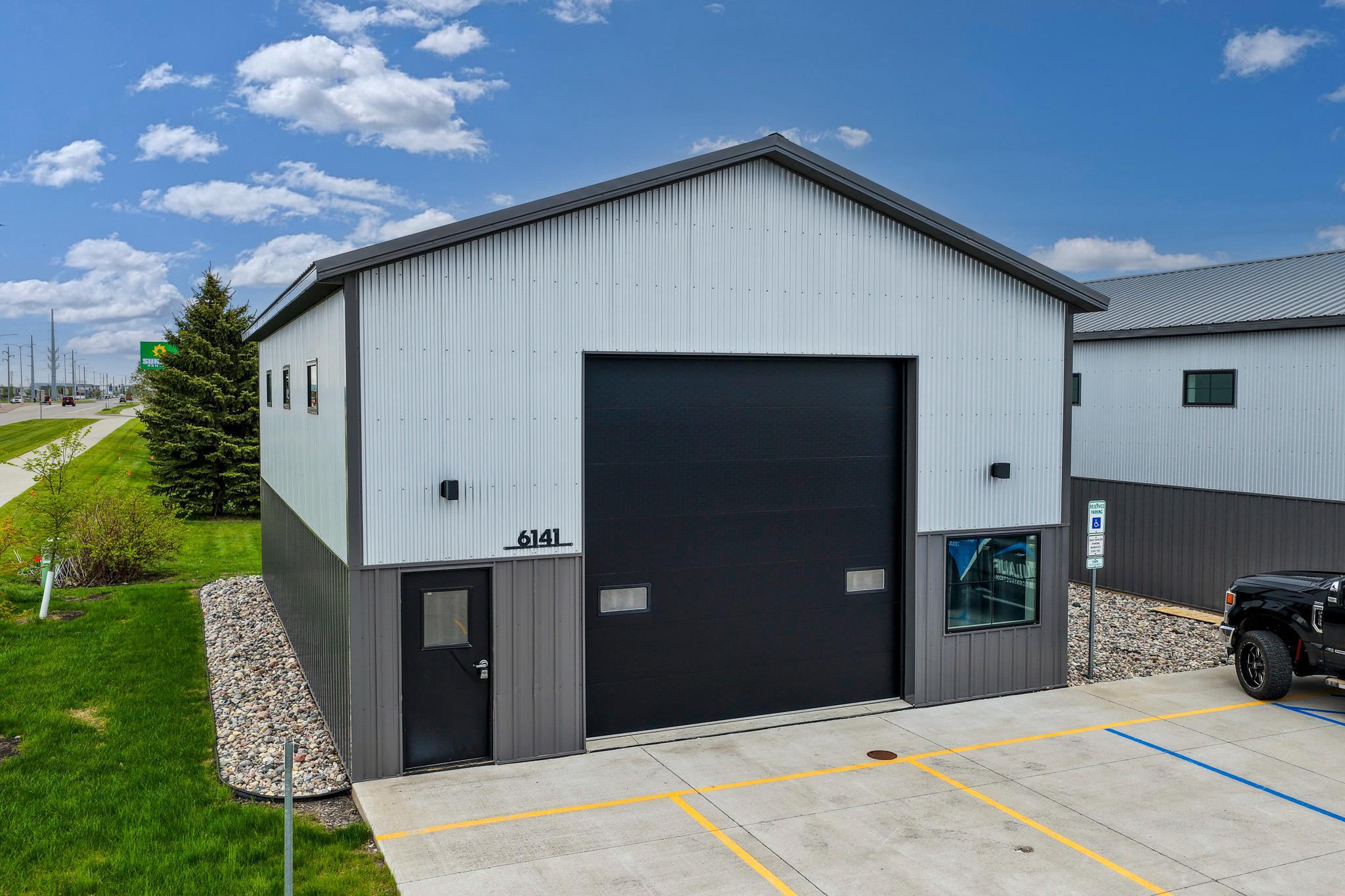 6141 53rd Ave S Fargo, ND-13.jpg