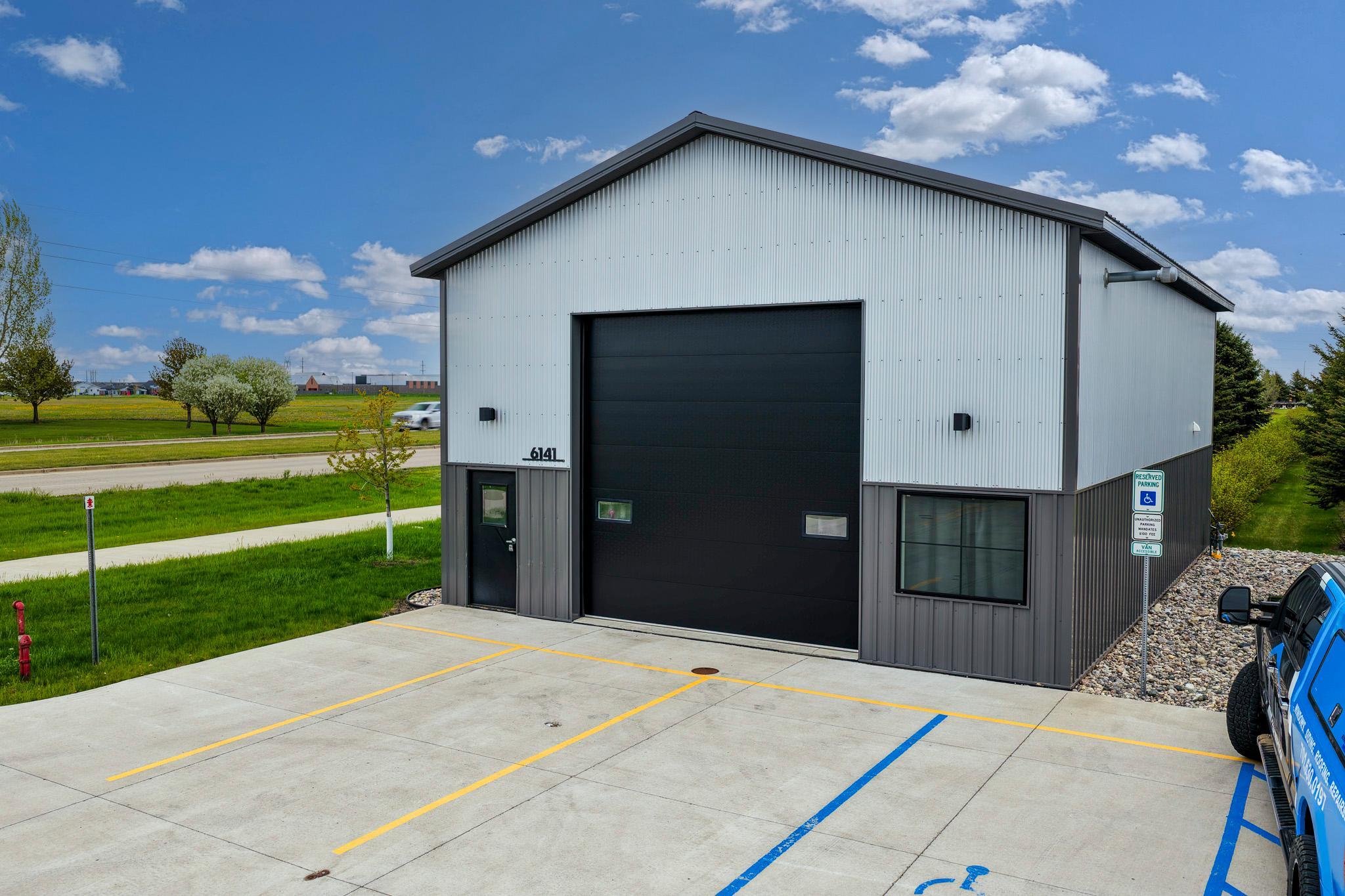 6141 53rd Ave S Fargo, ND-15.jpg
