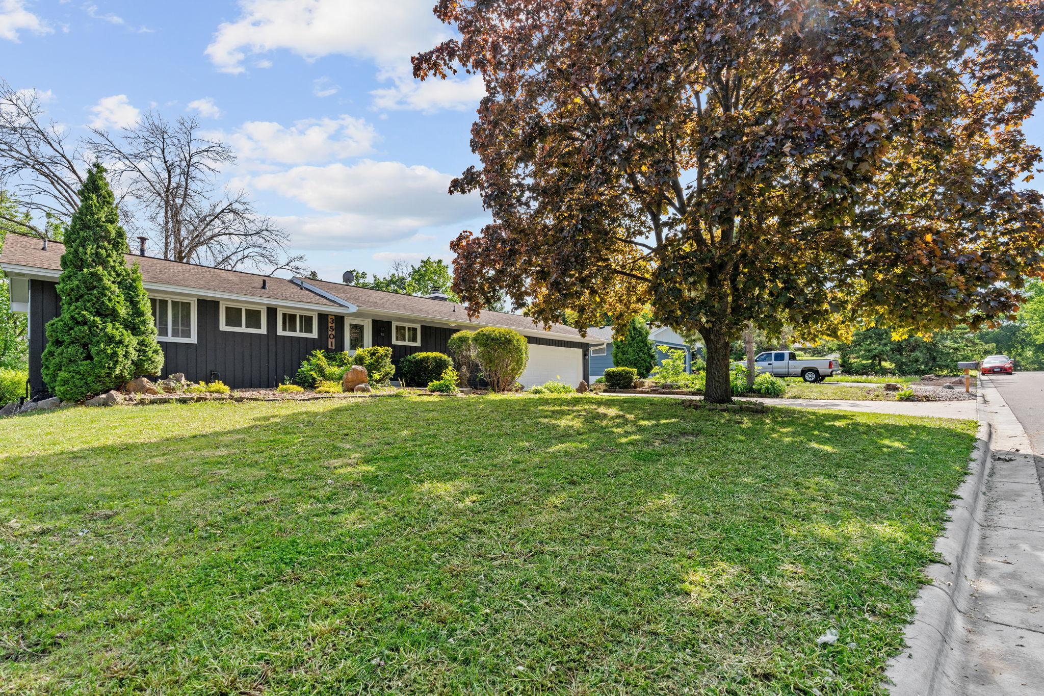 3-web-or-mls-3501 W 103rd St-3.jpg
