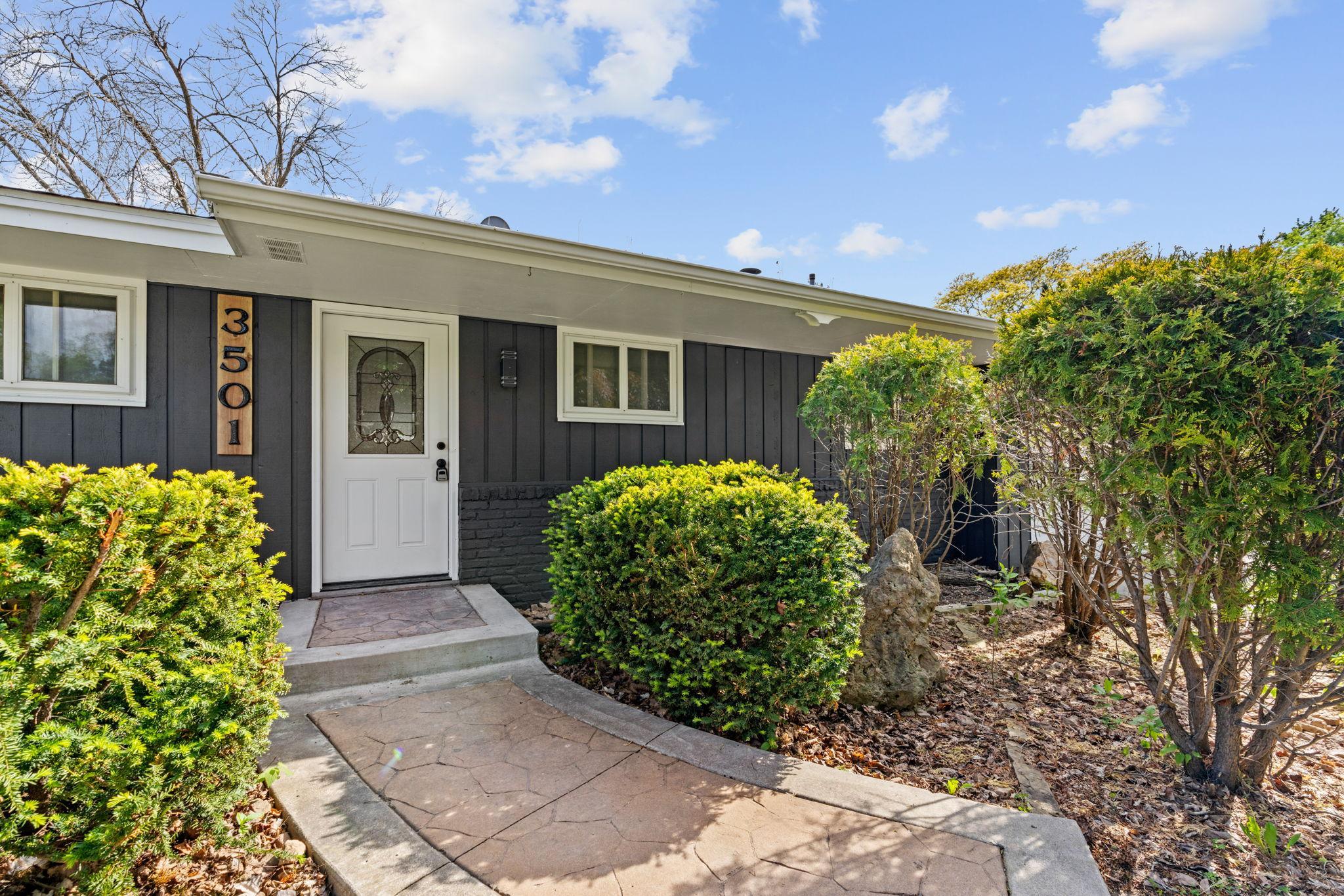 4-web-or-mls-3501 W 103rd St-4.jpg