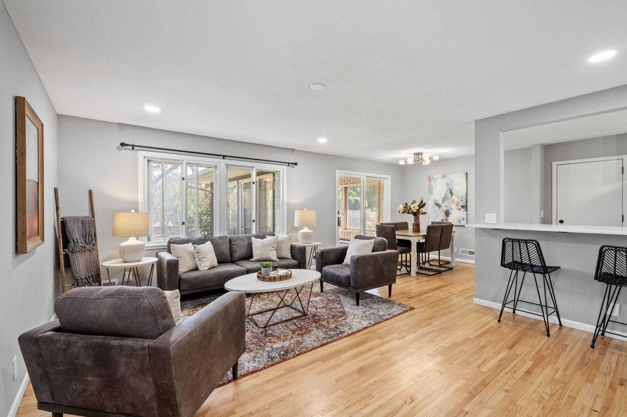 19-web-or-mls-3501 W 103rd St-19.jpg