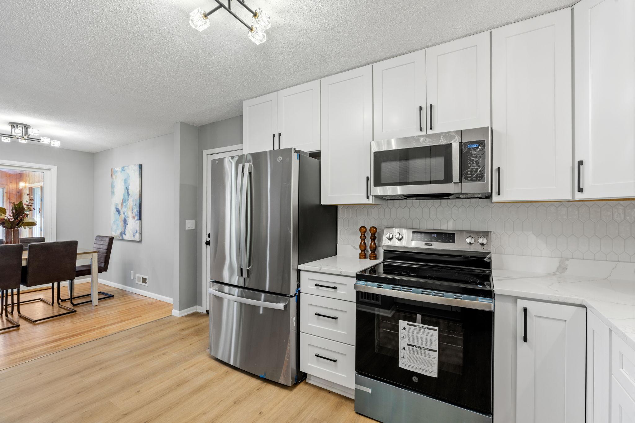 30-web-or-mls-3501 W 103rd St-30.jpg