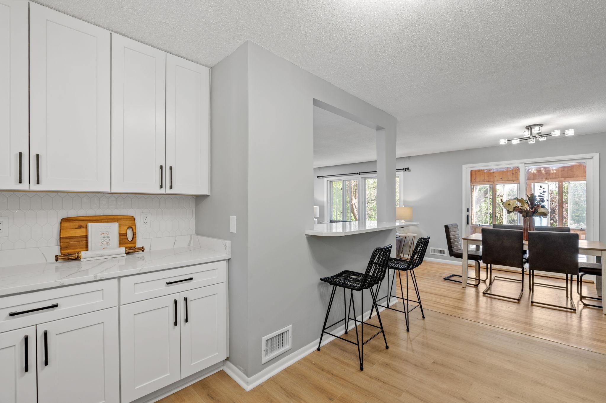 31-web-or-mls-3501 W 103rd St-31.jpg