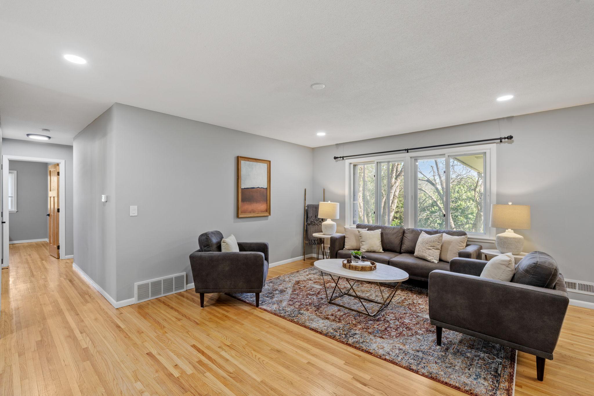 21-web-or-mls-3501 W 103rd St-21.jpg