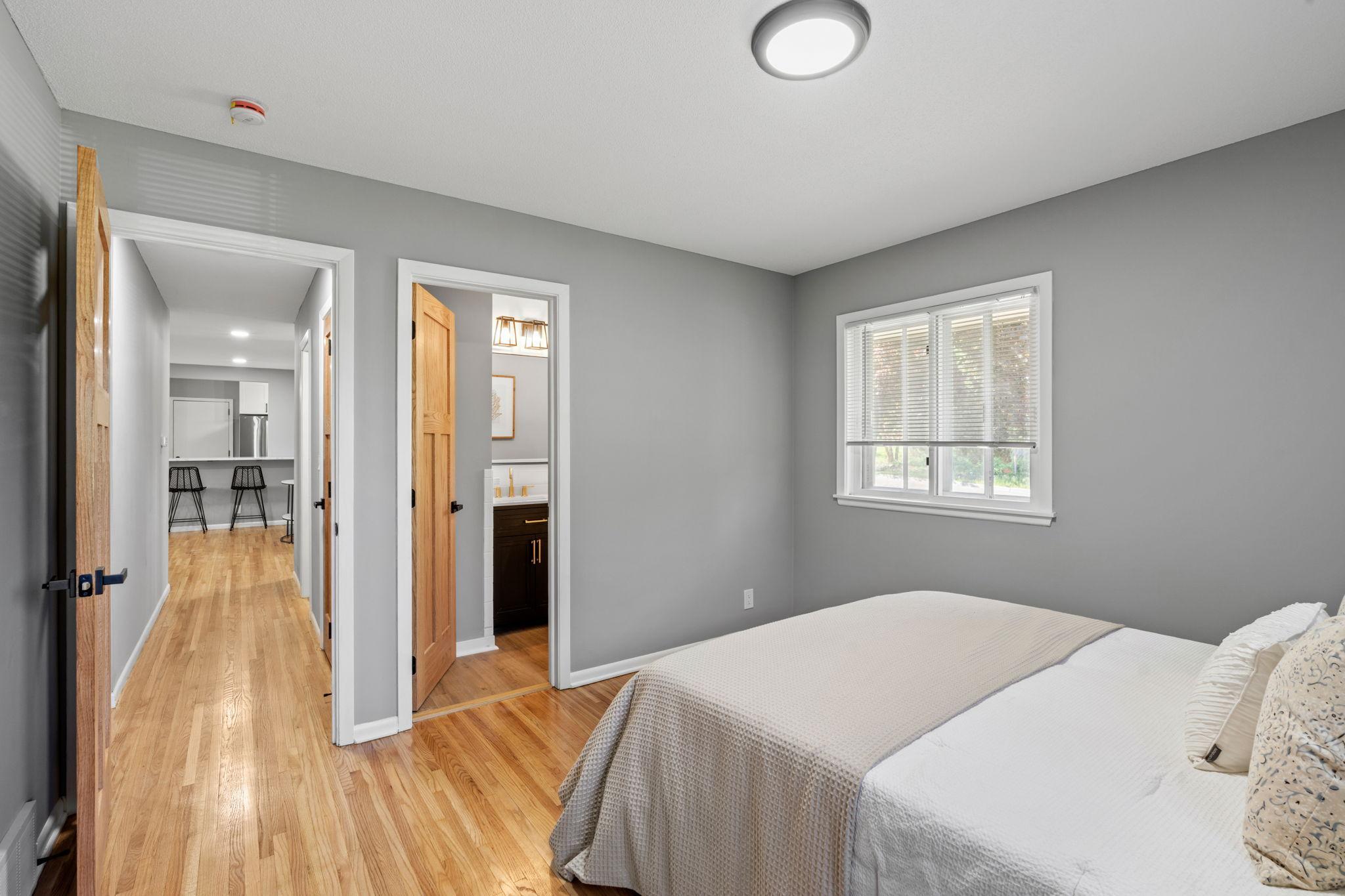 34-web-or-mls-3501 W 103rd St-34.jpg