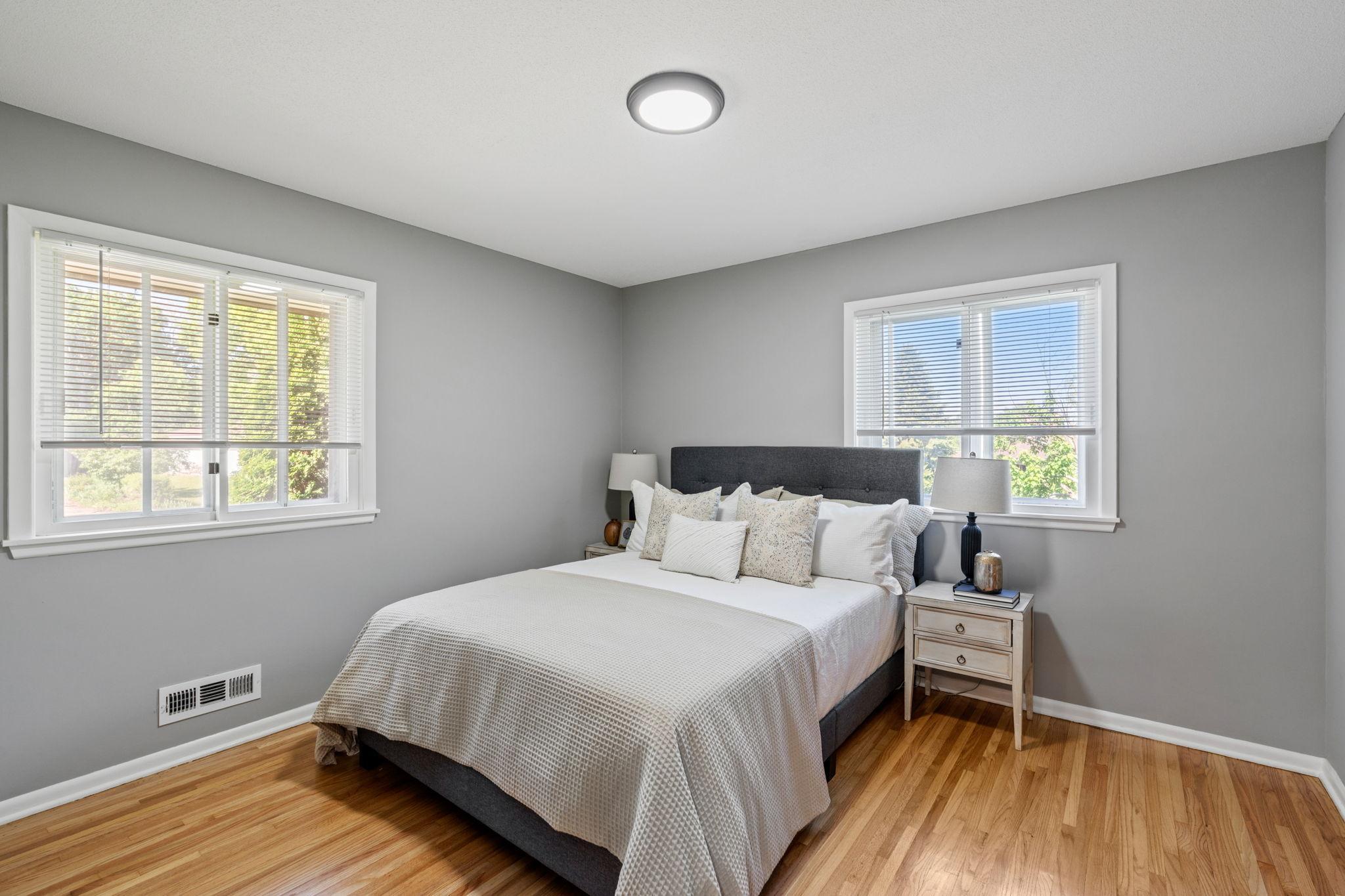 32-web-or-mls-3501 W 103rd St-32.jpg