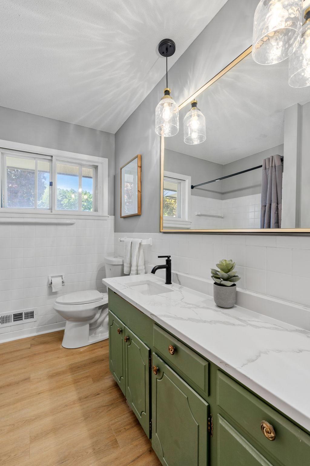 42-web-or-mls-3501 W 103rd St-42.jpg