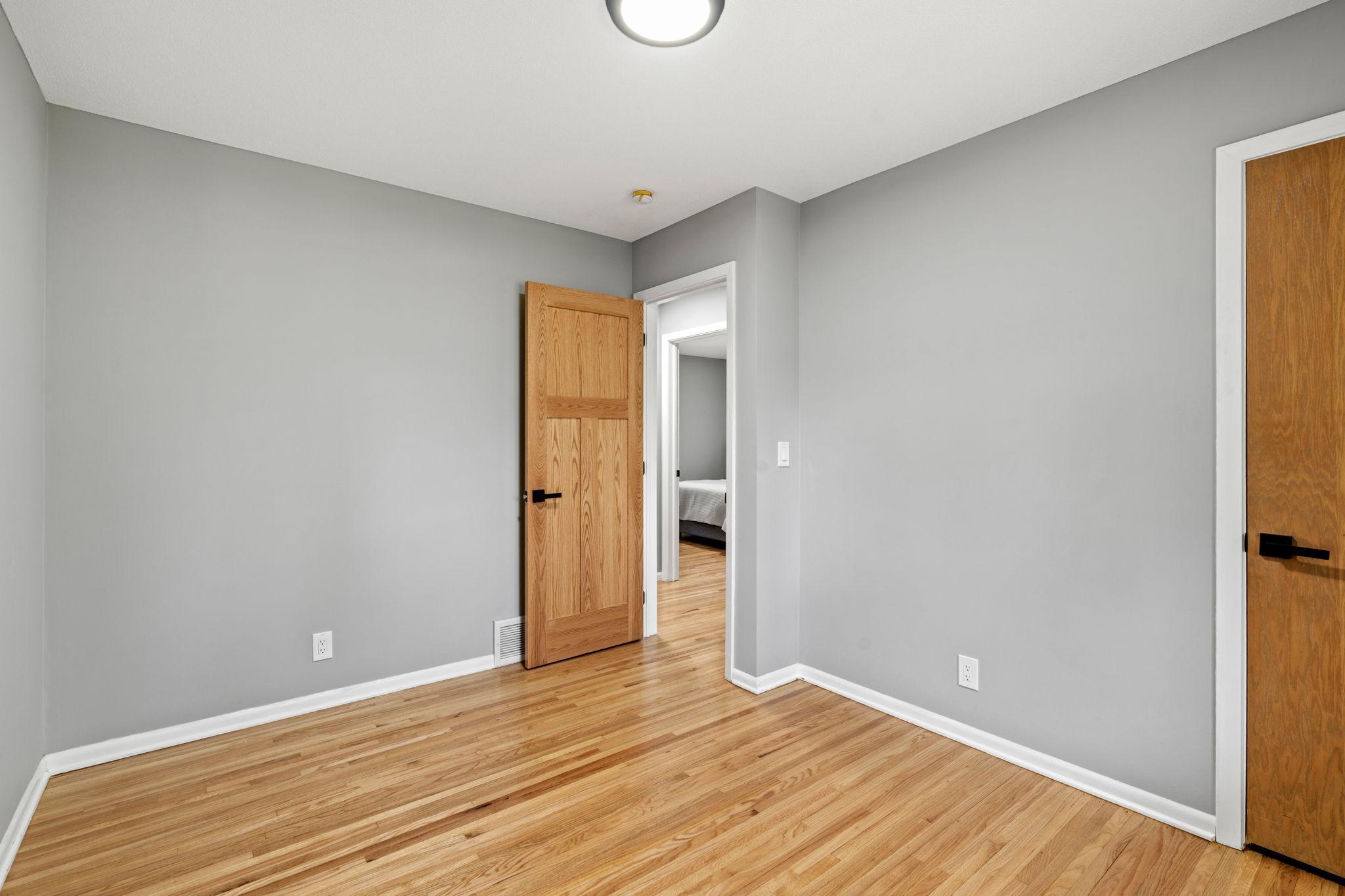 38-web-or-mls-3501 W 103rd St-38.jpg