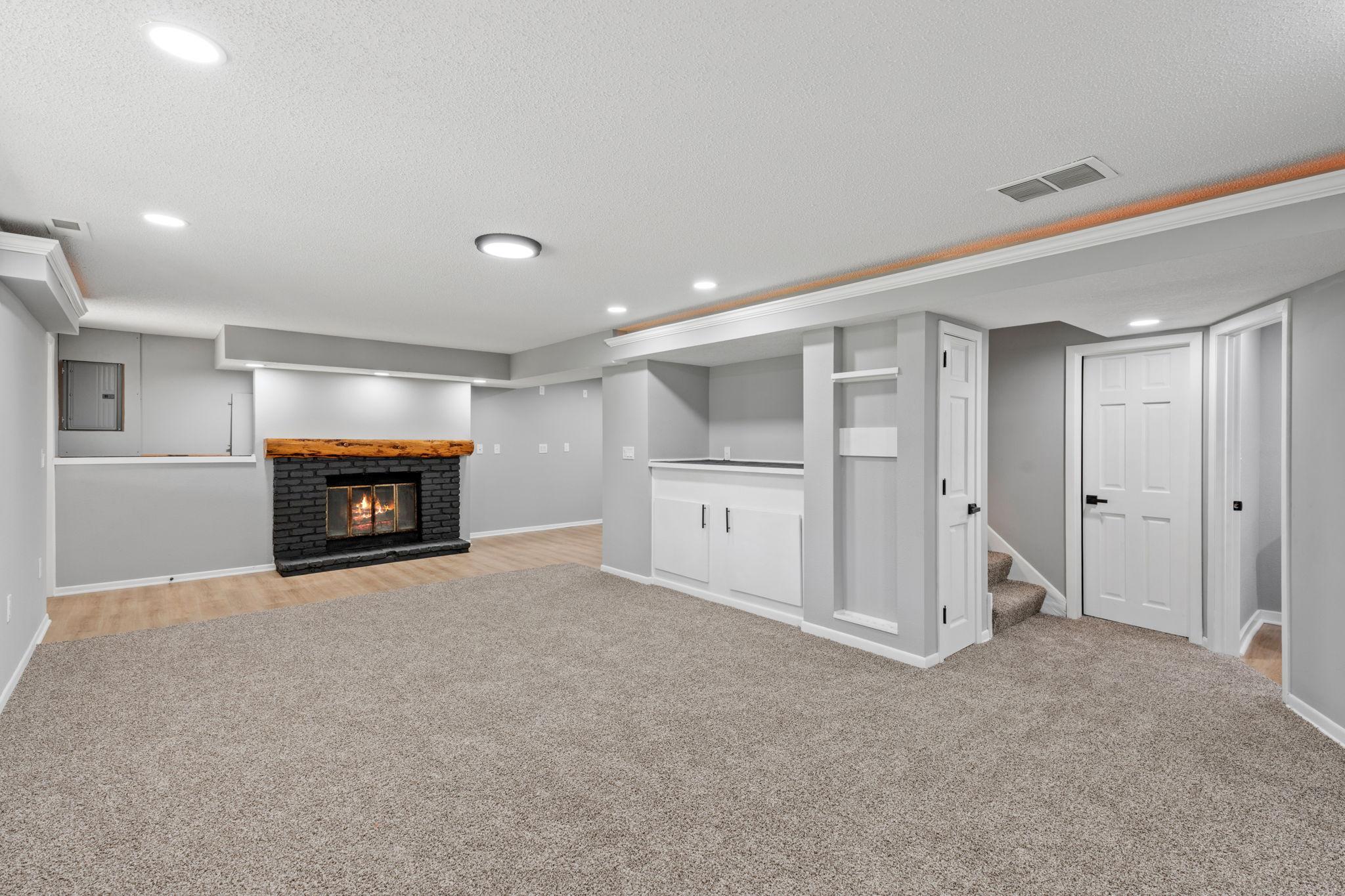 46-web-or-mls-3501 W 103rd St-46.jpg