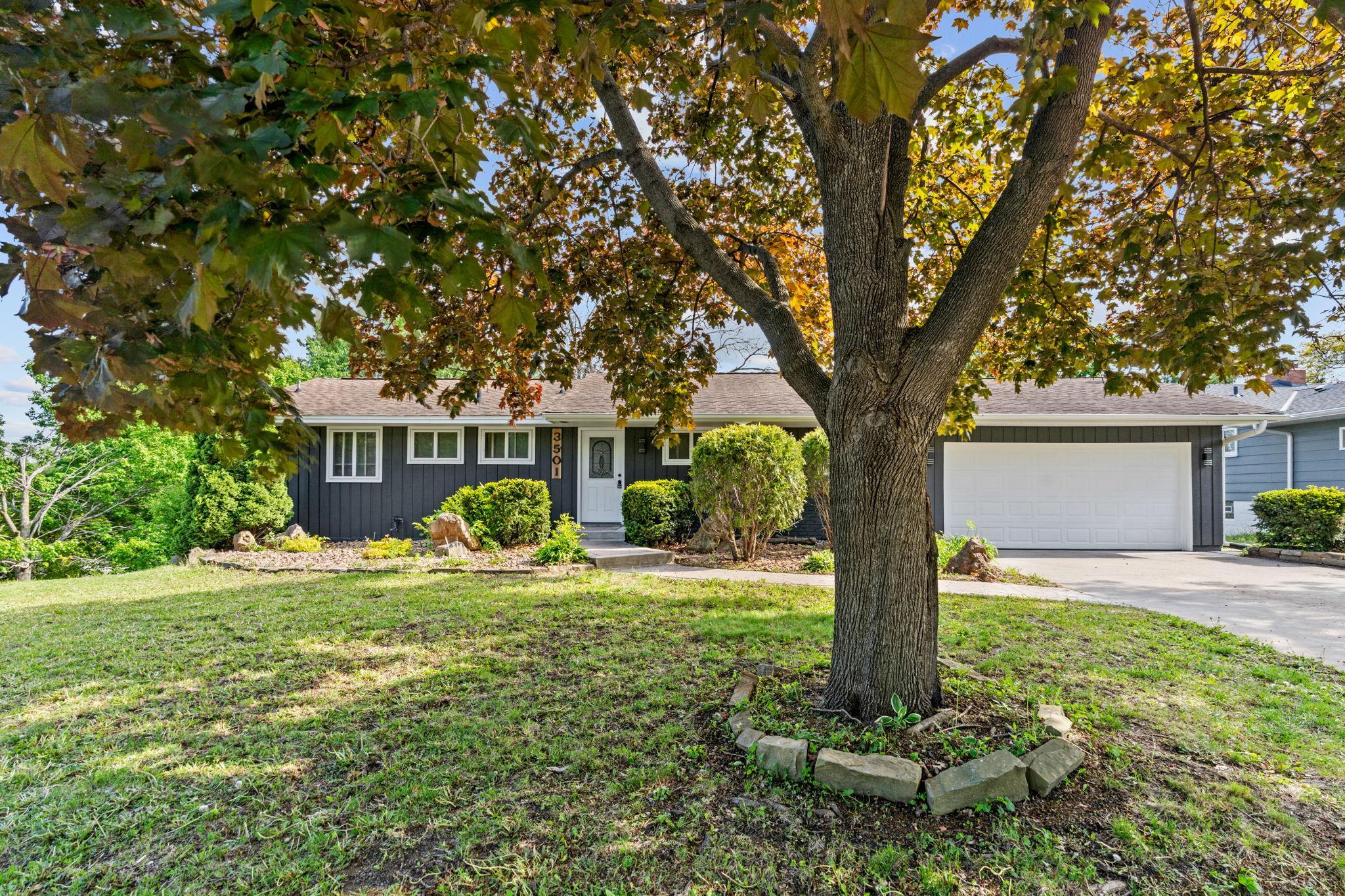 1-web-or-mls-3501 W 103rd St-1.jpg