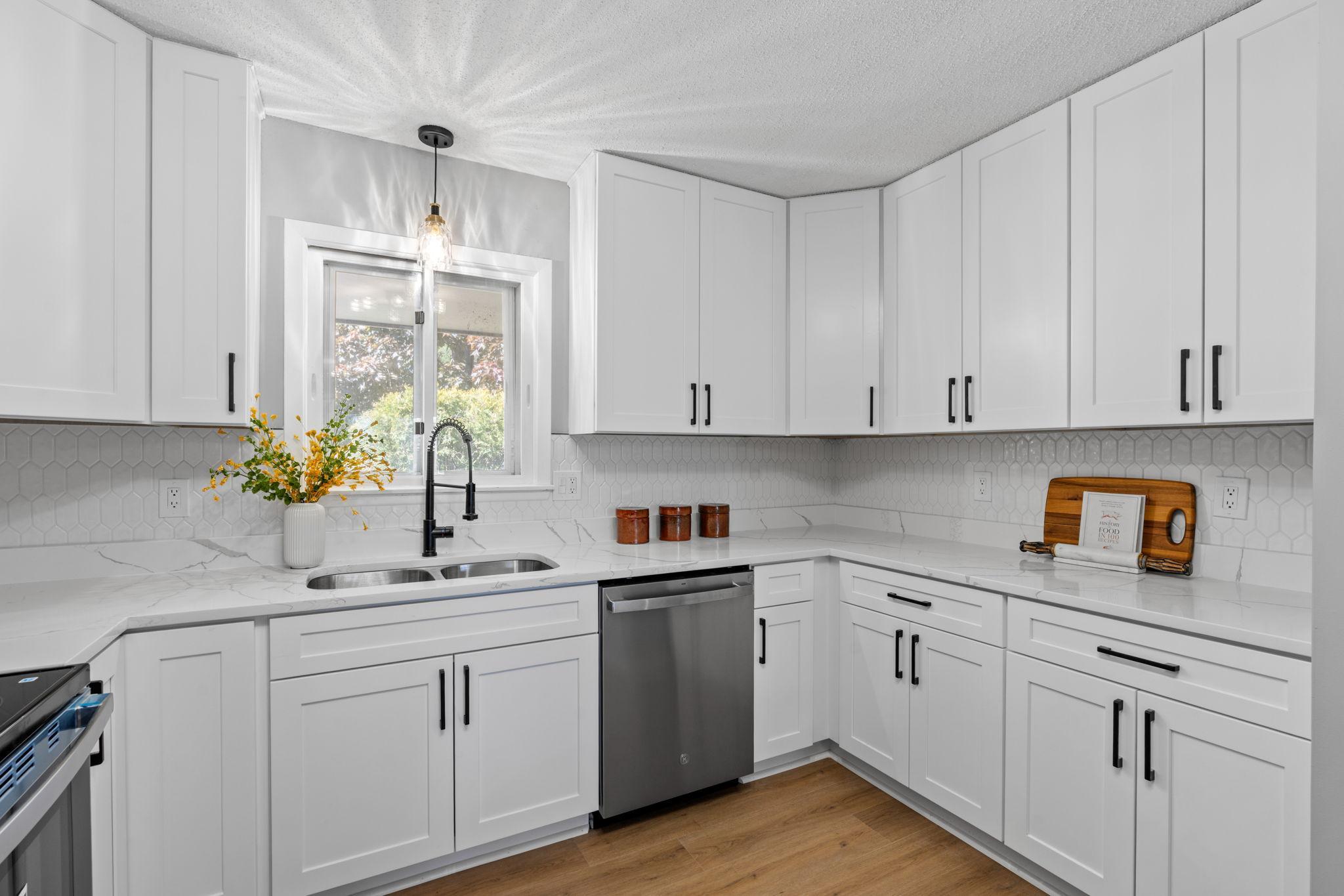29-web-or-mls-3501 W 103rd St-29.jpg