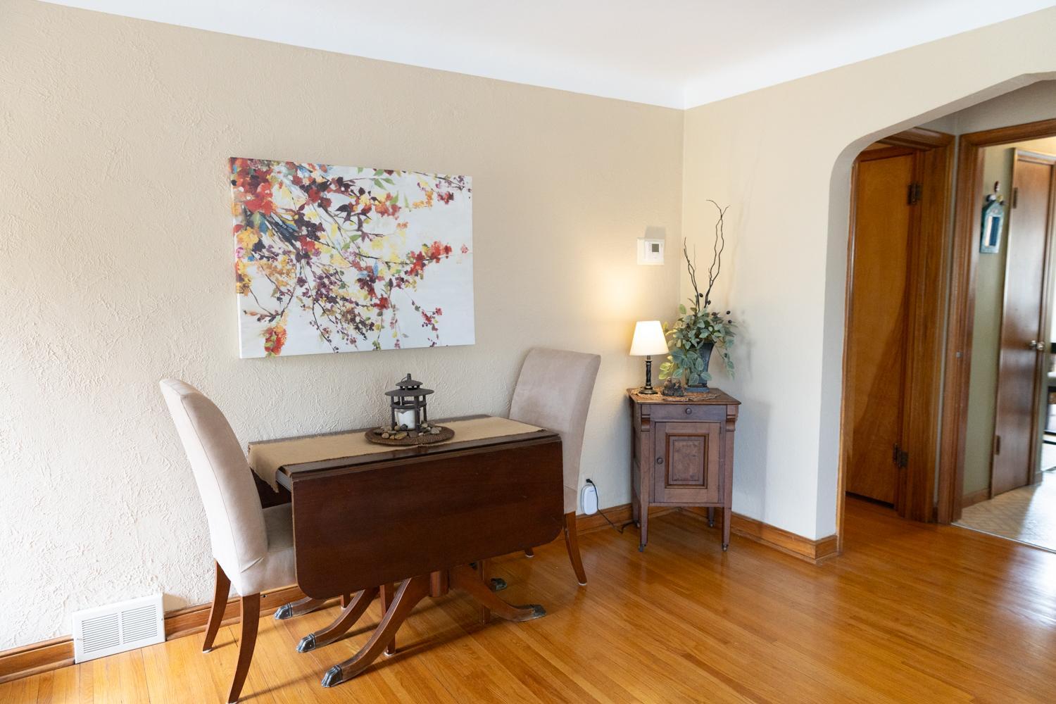 Cozy coffee/breakfast area in Living Room