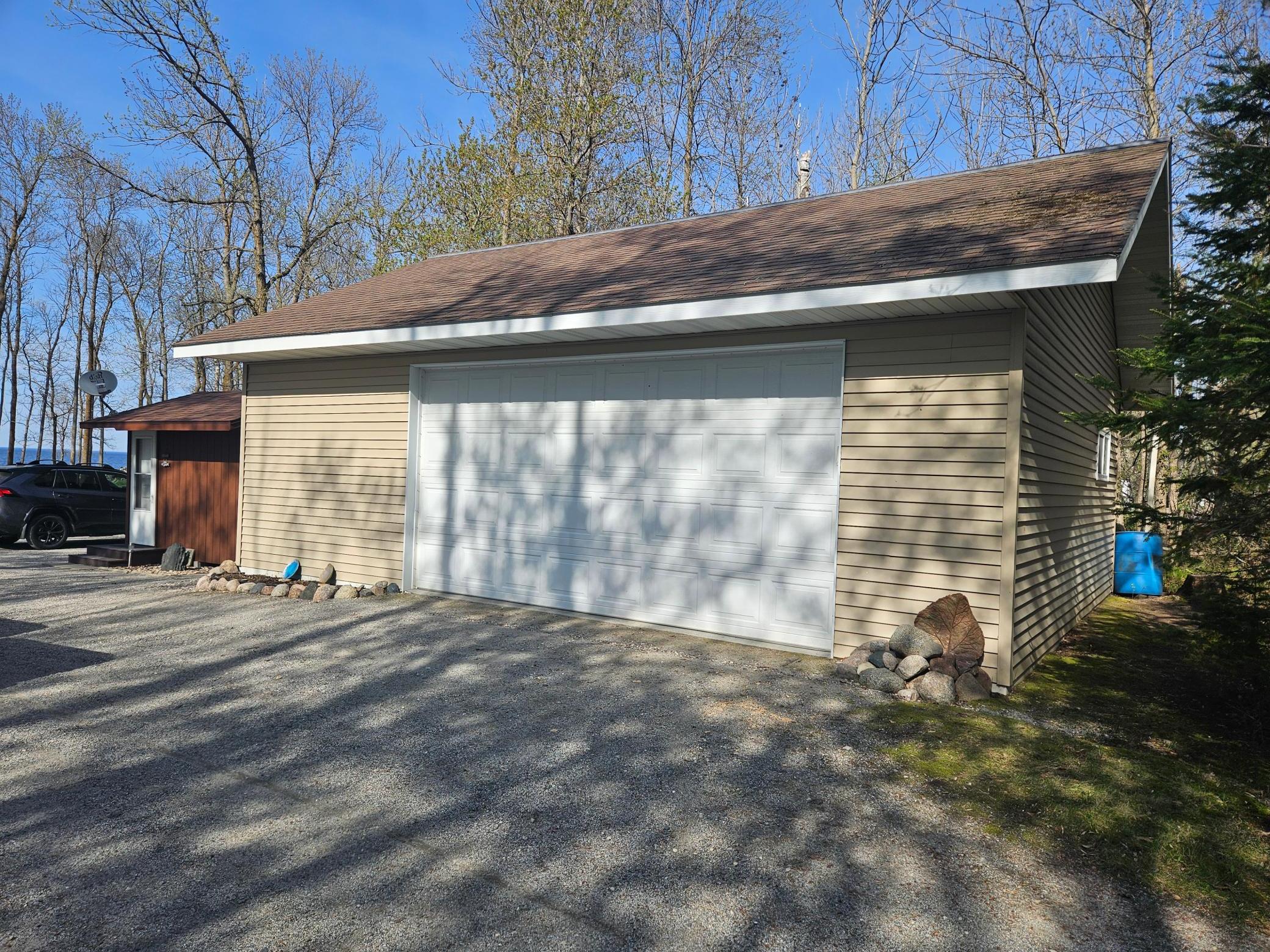 Detached Garage