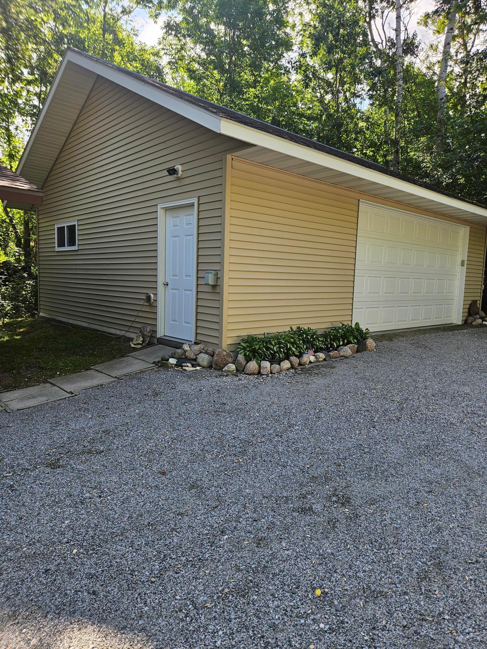 Detached Garage