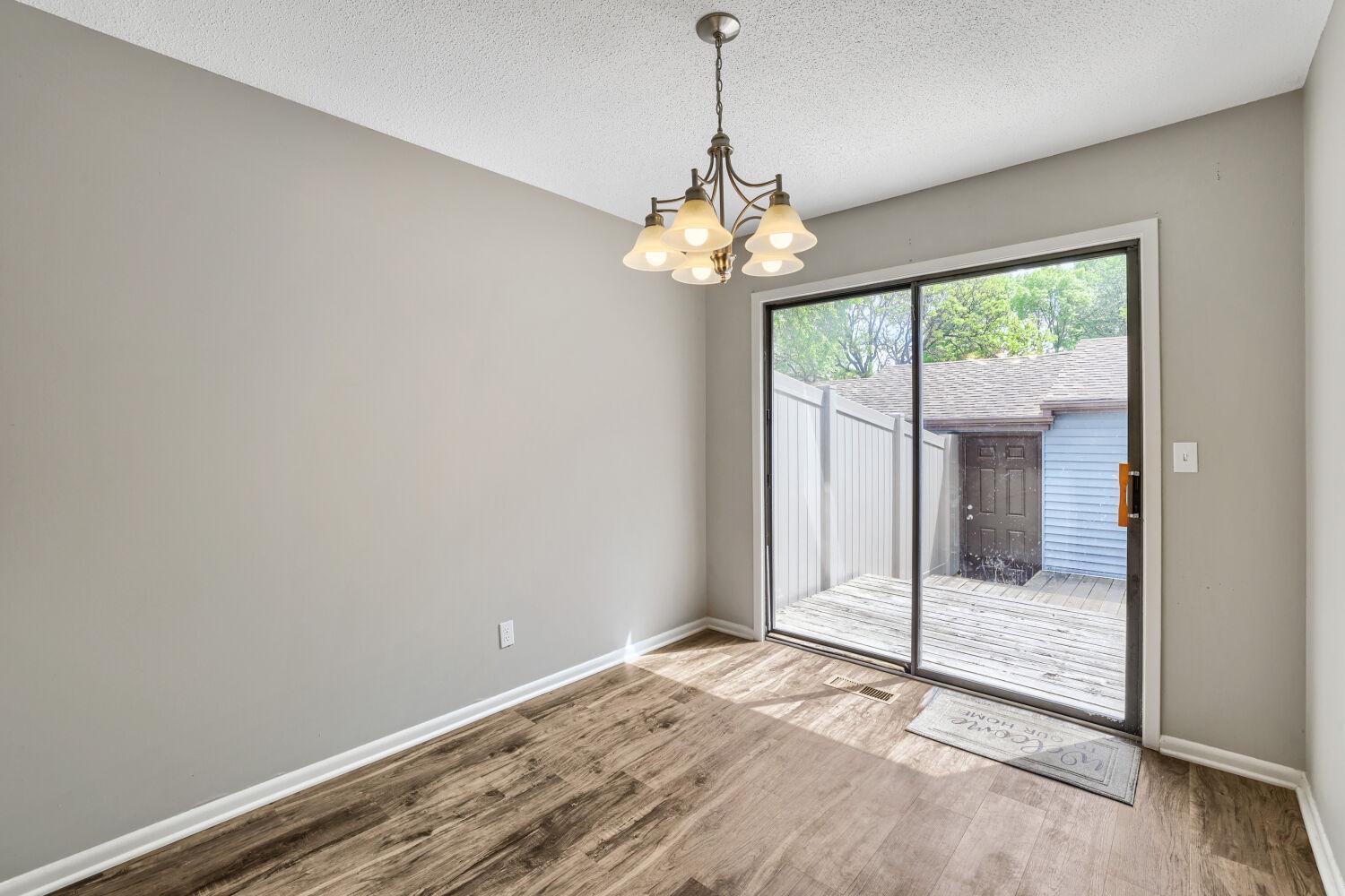 6387 St John's Dr - Web Quality - 013 - 05 Foyer.jpg
