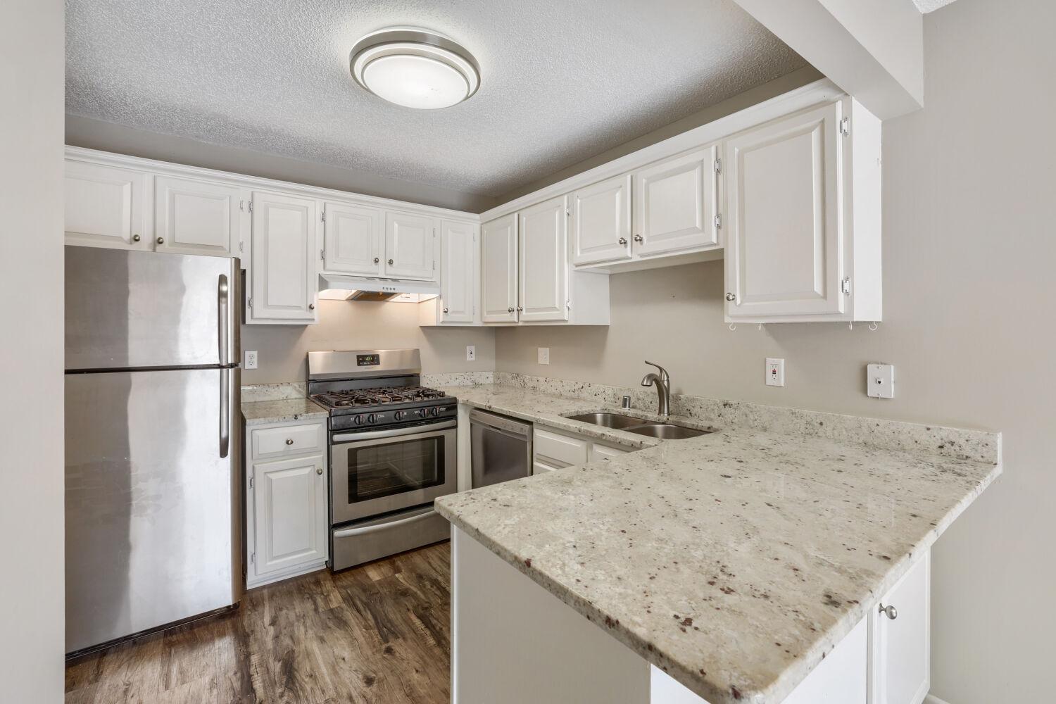 6387 St John's Dr - Web Quality - 019 - 11 Kitchen.jpg