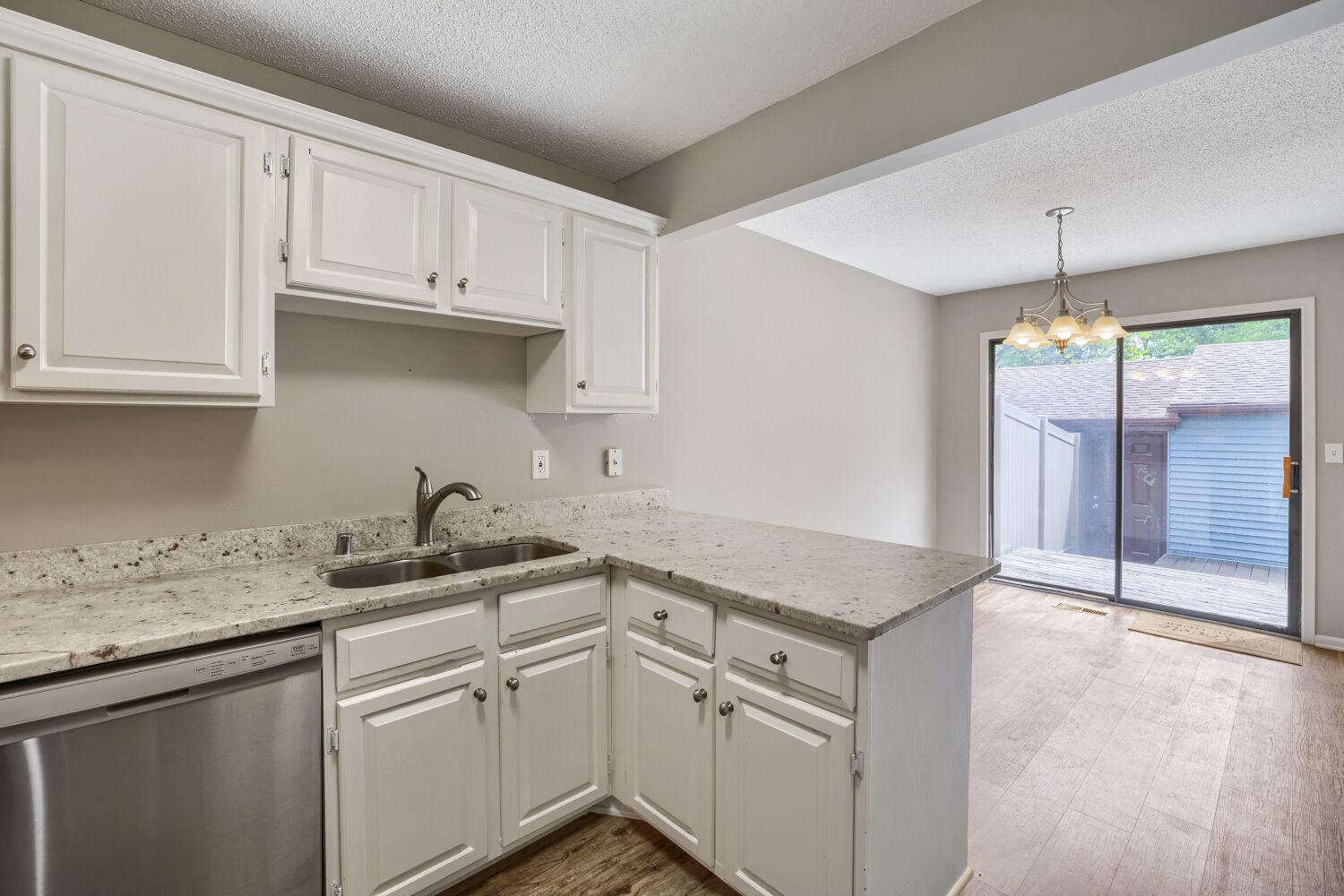 6387 St John's Dr - Web Quality - 021 - 13 Kitchen.jpg