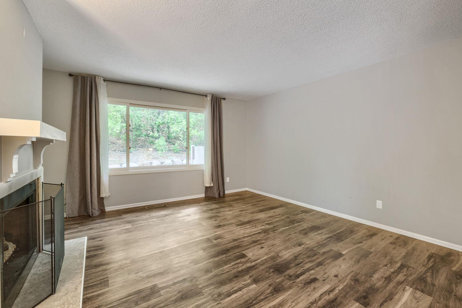 6387 St John's Dr - Web Quality - 017 - 09 Living Room.jpg