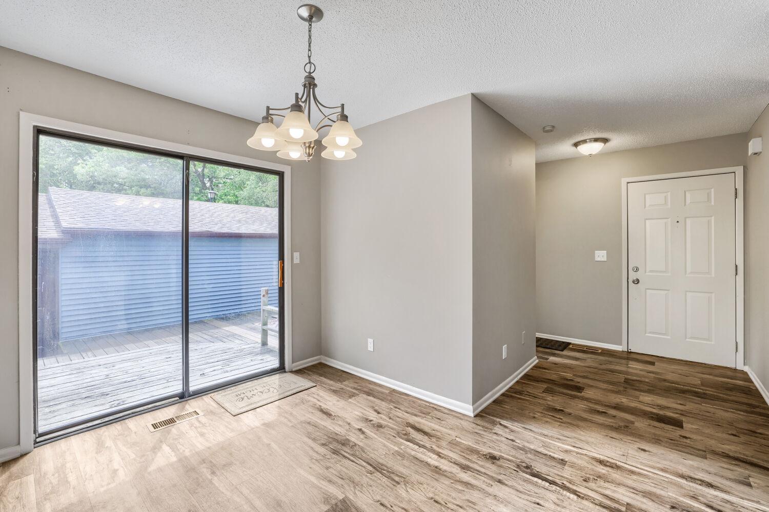 6387 St John's Dr - Web Quality - 014 - 06 Foyer.jpg