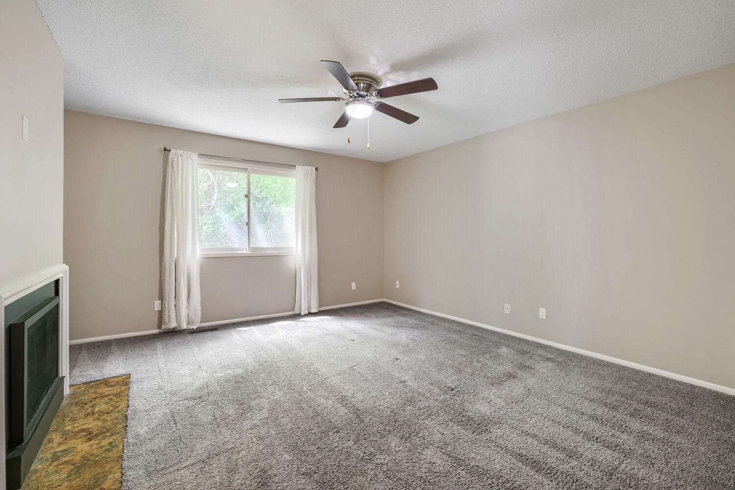 6387 St John's Dr - Web Quality - 022 - 14 Family Room.jpg