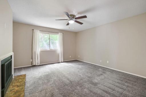6387 St John's Dr - Web Quality - 022 - 14 Family Room.jpg