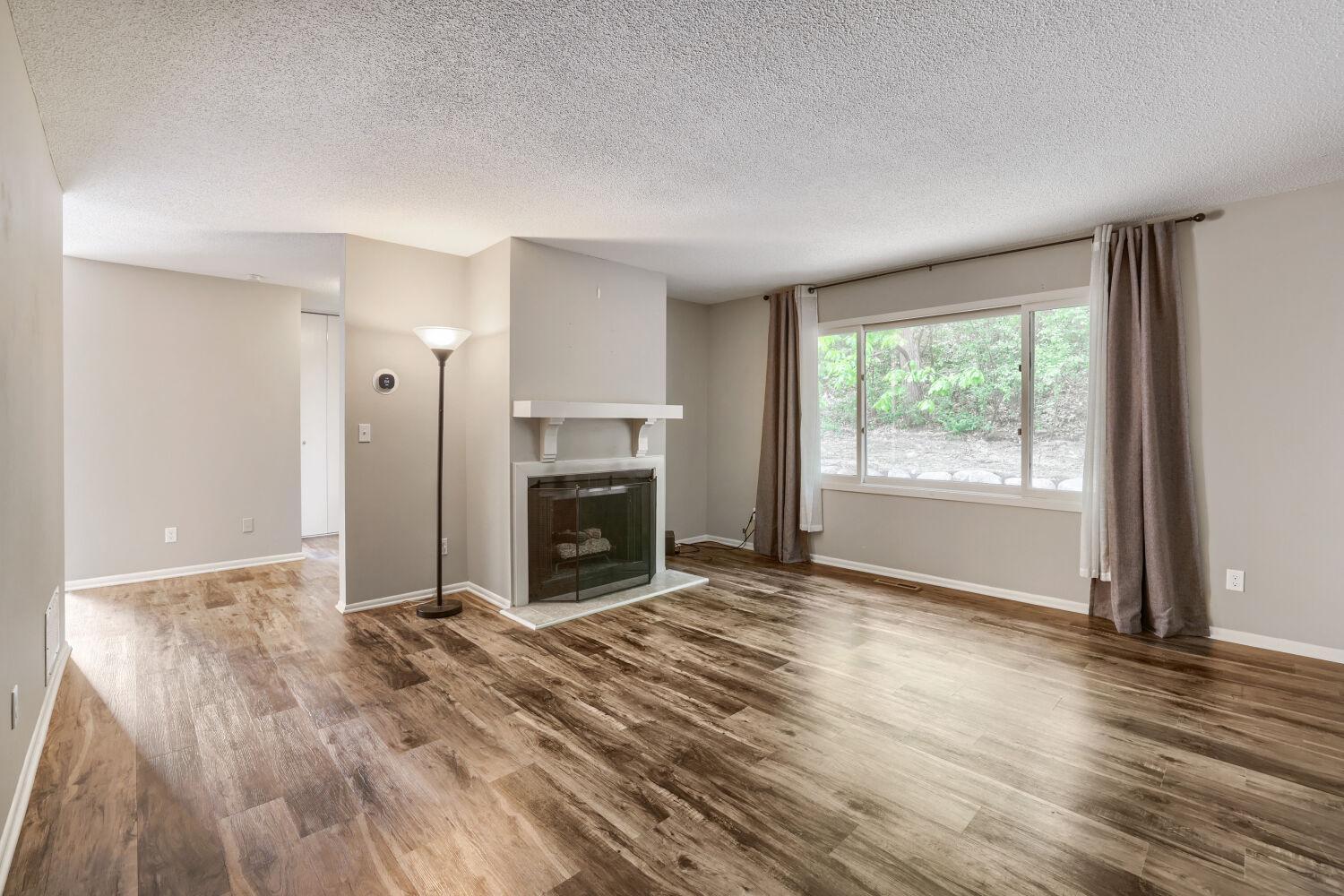 6387 St John's Dr - Web Quality - 015 - 07 Living Room.jpg