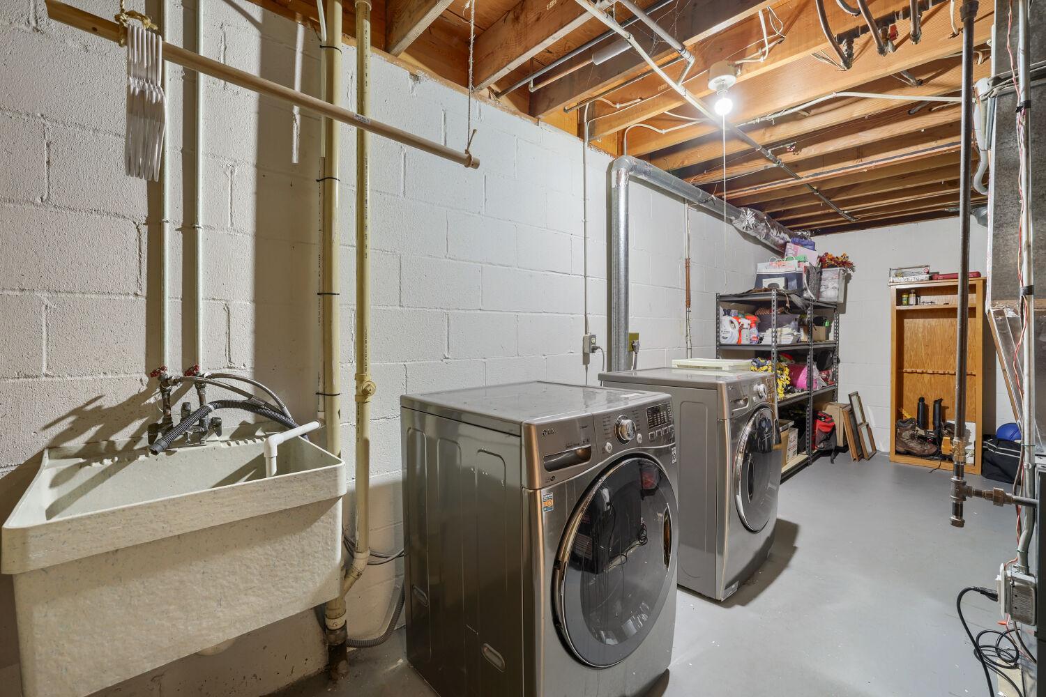 6387 St John's Dr - Web Quality - 034 - 26 Laundry Room.jpg