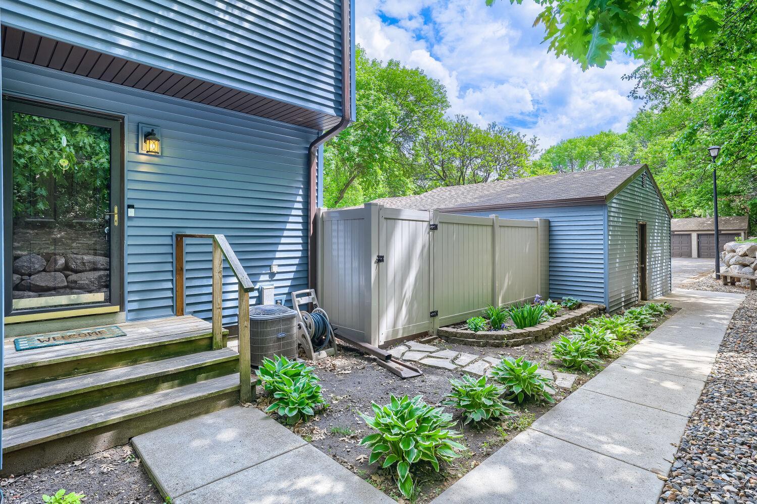 6387 St John's Dr - Web Quality - 009 - 01 Exterior Front.jpg