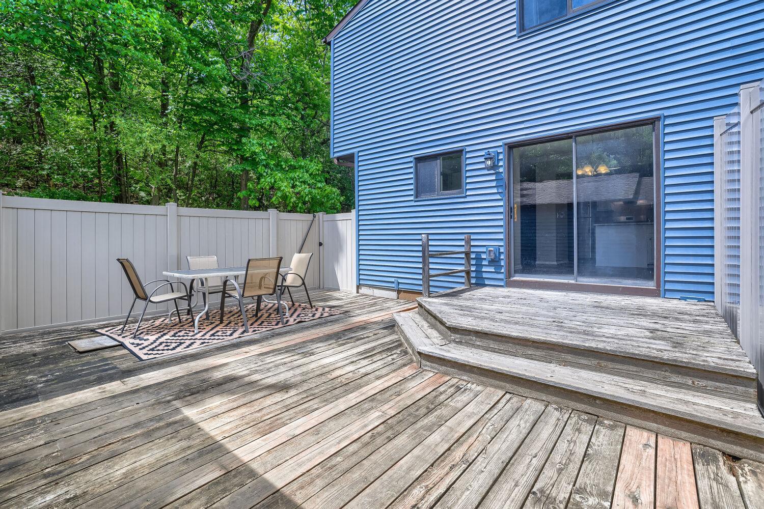 6387 St John's Dr - Web Quality - 035 - 27 Exterior Rear.jpg
