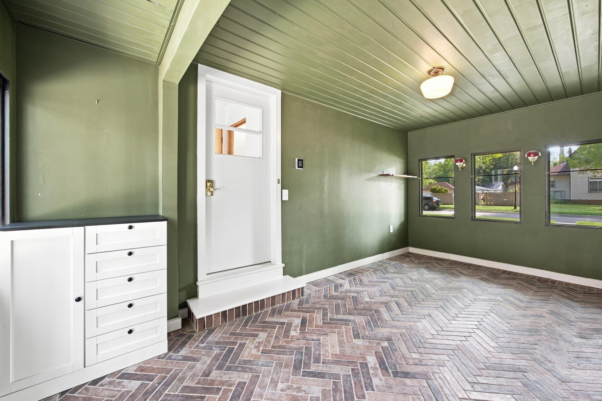 Breezeway - Drop-zone from garage