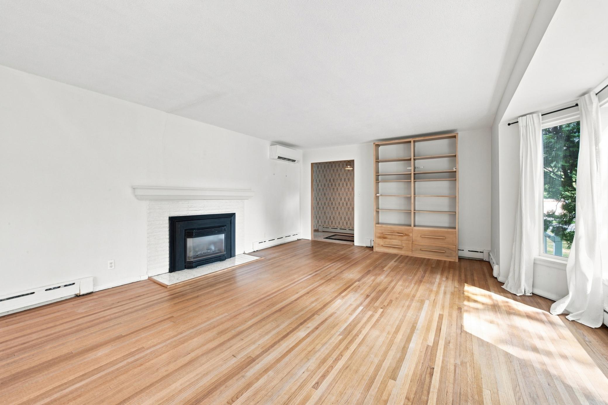 Living Room - Gas Fireplace