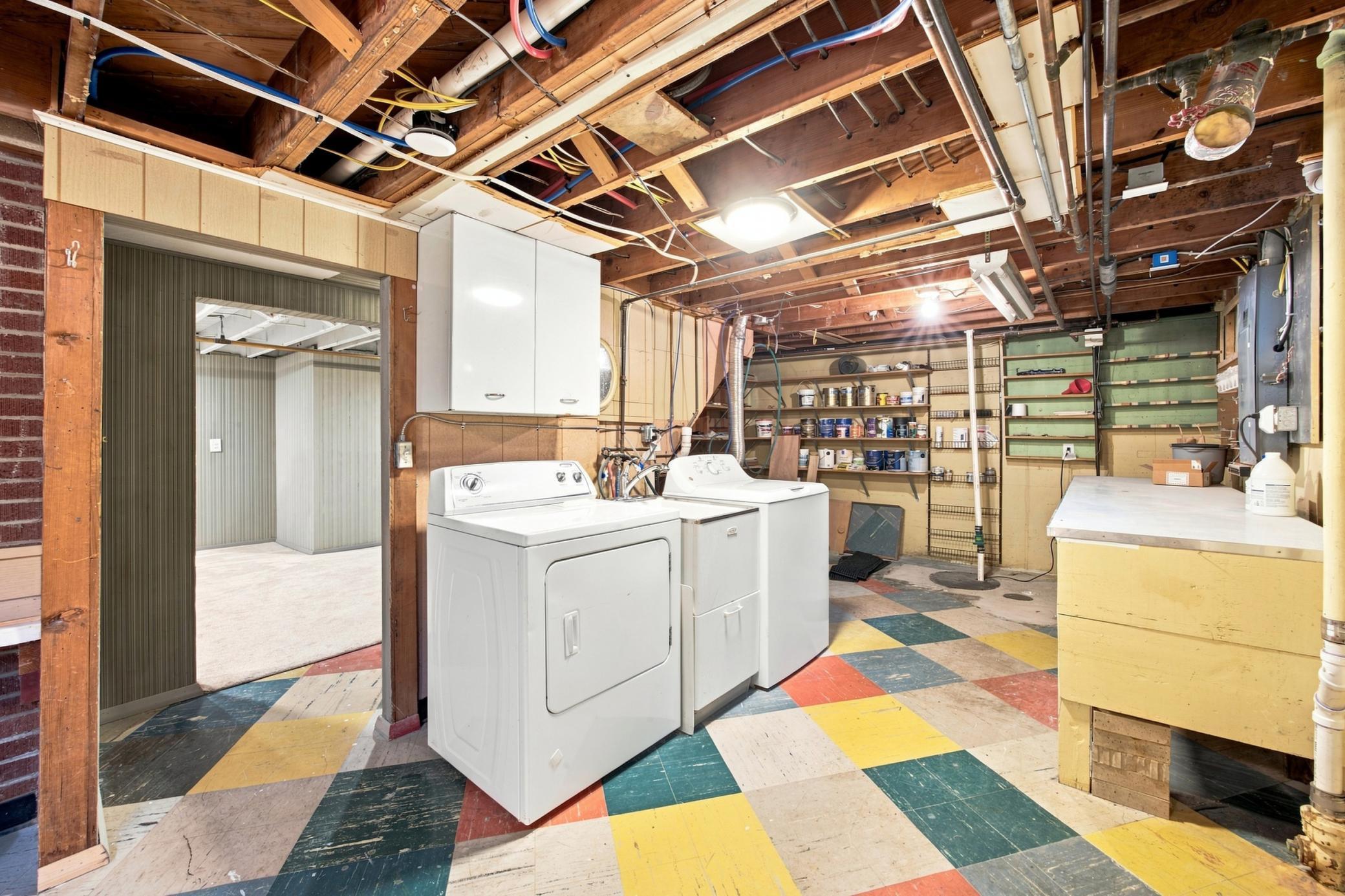 Laundry - Lots of storage