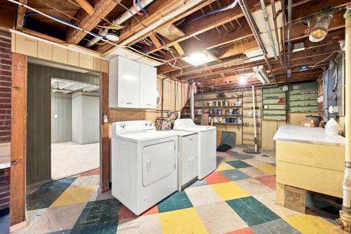 Laundry - Lots of storage
