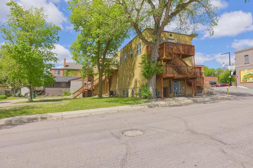 Winsted, MN 55395