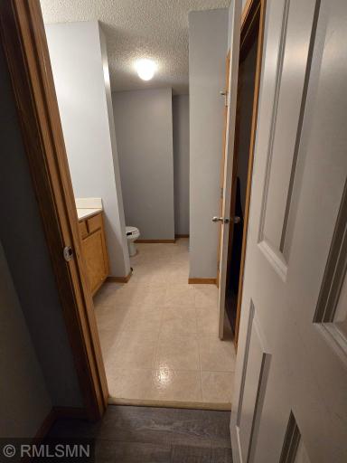 Upper level large walk thru bath off 2nd bedroom