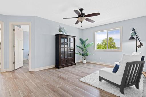 a great flex space for an upper level family room, reading nook, exercise area.....many options for this area.