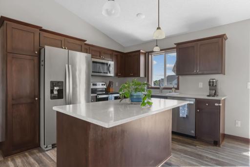 Spacious center island kitchen with seating for 3