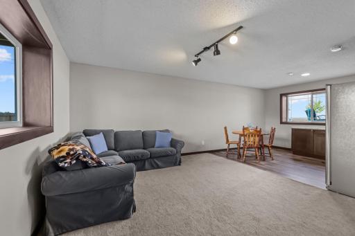 Grand sized family room - 2nd living room