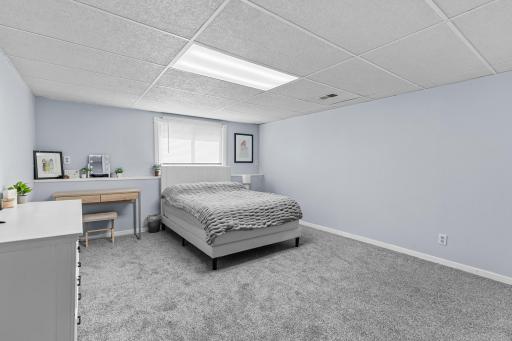 Level-level large bedroom (bedroom #4 overall)