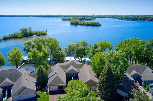 Extraordinary Pelican Point end-unit townhome. Sweeping southerly views of Lake Minnetonkaâs Spring Park Bay, a quieter & more refined bay protected by Phelps Island.