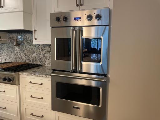 Enjoy baking with Viking professional dual-wall ovens.