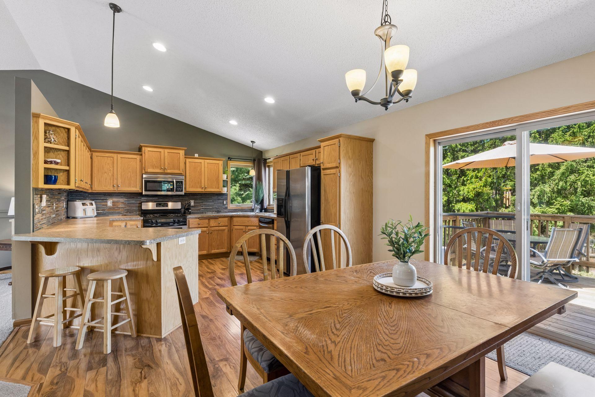 Dining Area & Kitchen