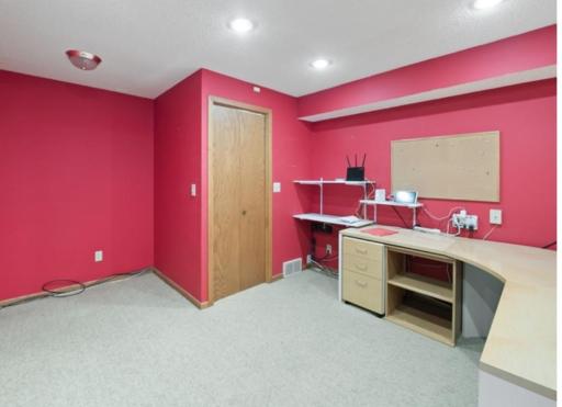 Office / can be use as formal bedroom