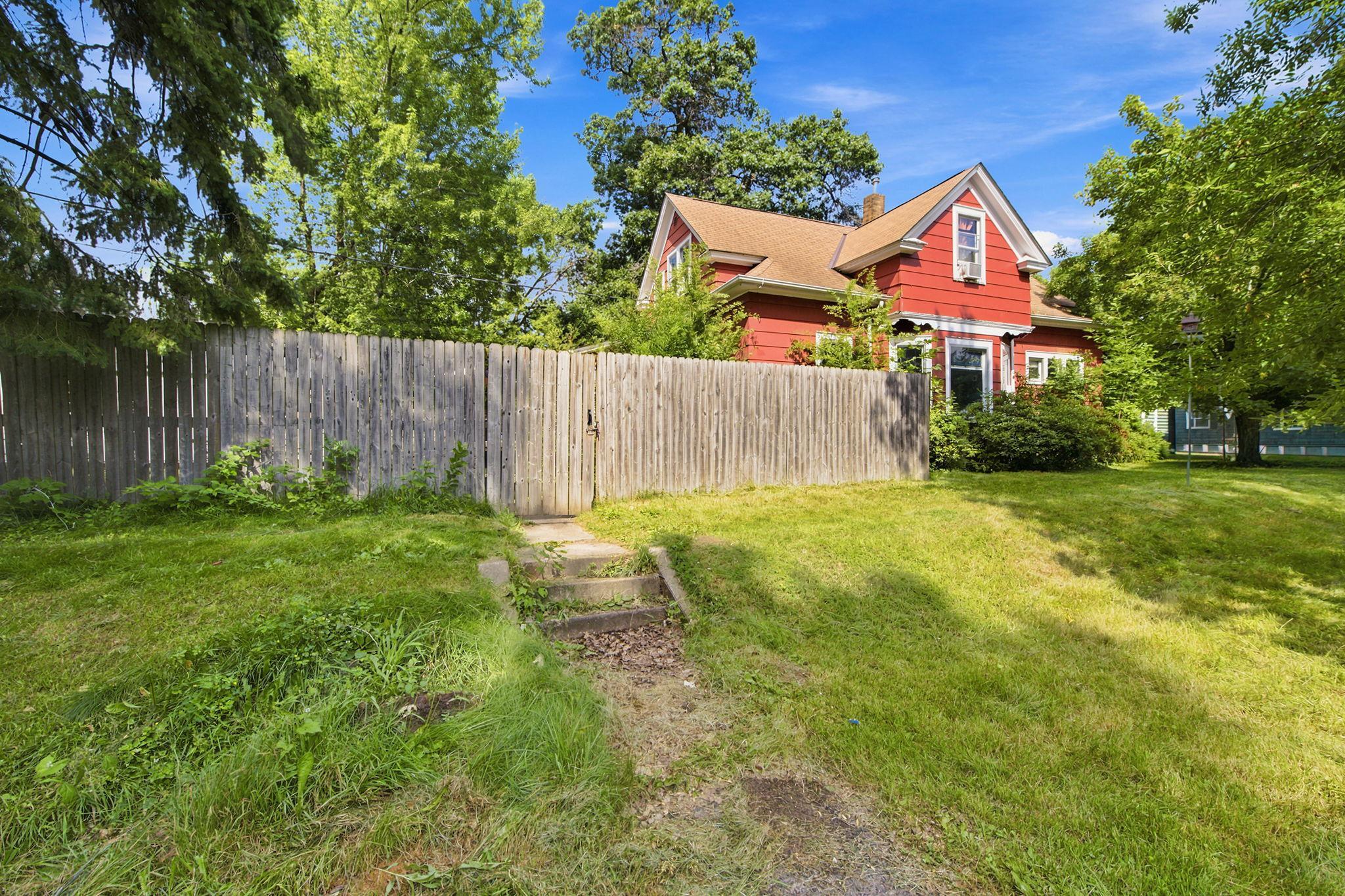 Fully fenced private Back Yard