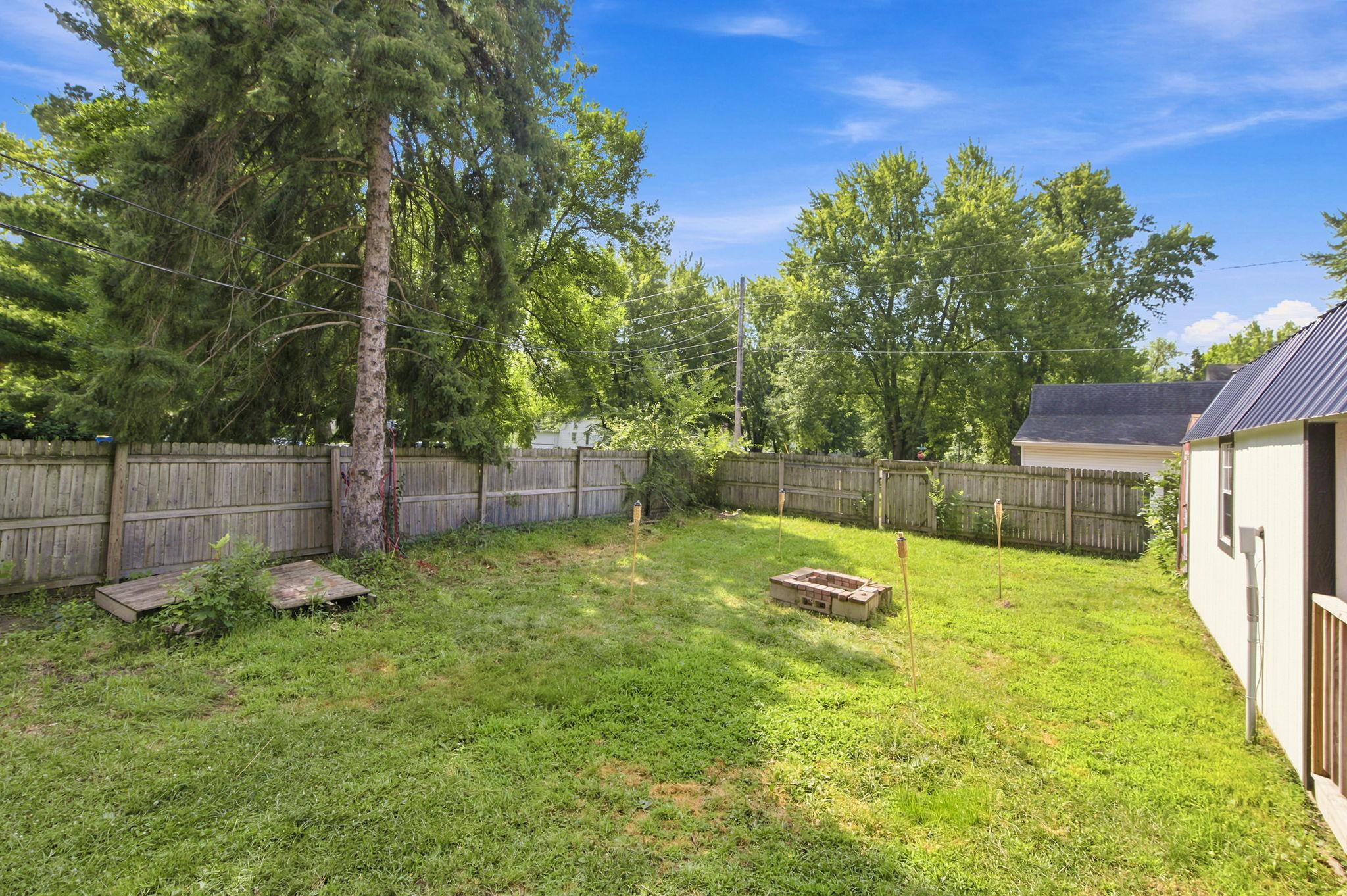 Spacious Back Yard