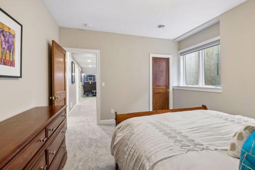 5913 Kellogg Avenue, Edina, MN 55424