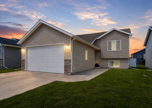 3831 32nd Street S, Moorhead, MN 56560