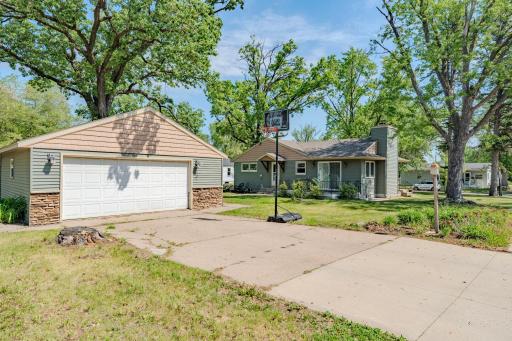 Setting showing location of garage compared to house
